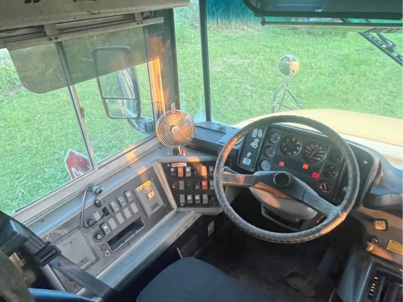 2002 International School Bus - Image 9
