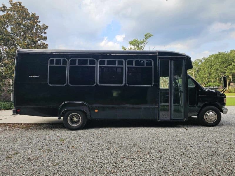 2002 Ford E450 Shuttle Bus - Image 5