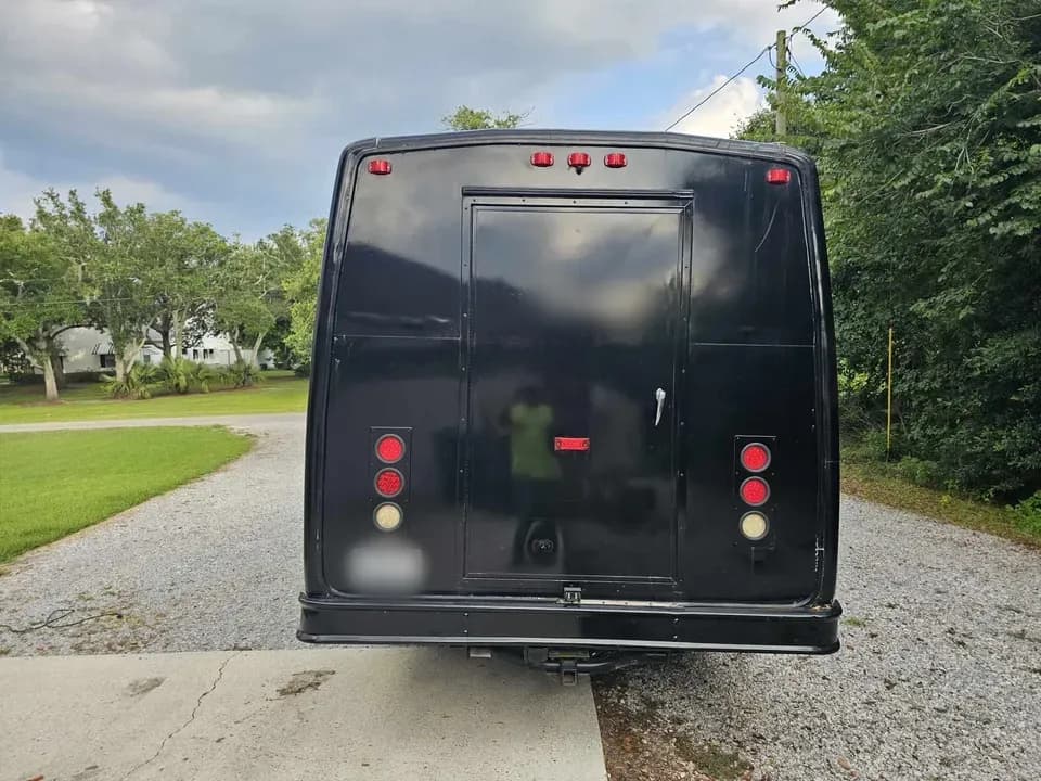 2002 Ford E450 Shuttle Bus - Image 3