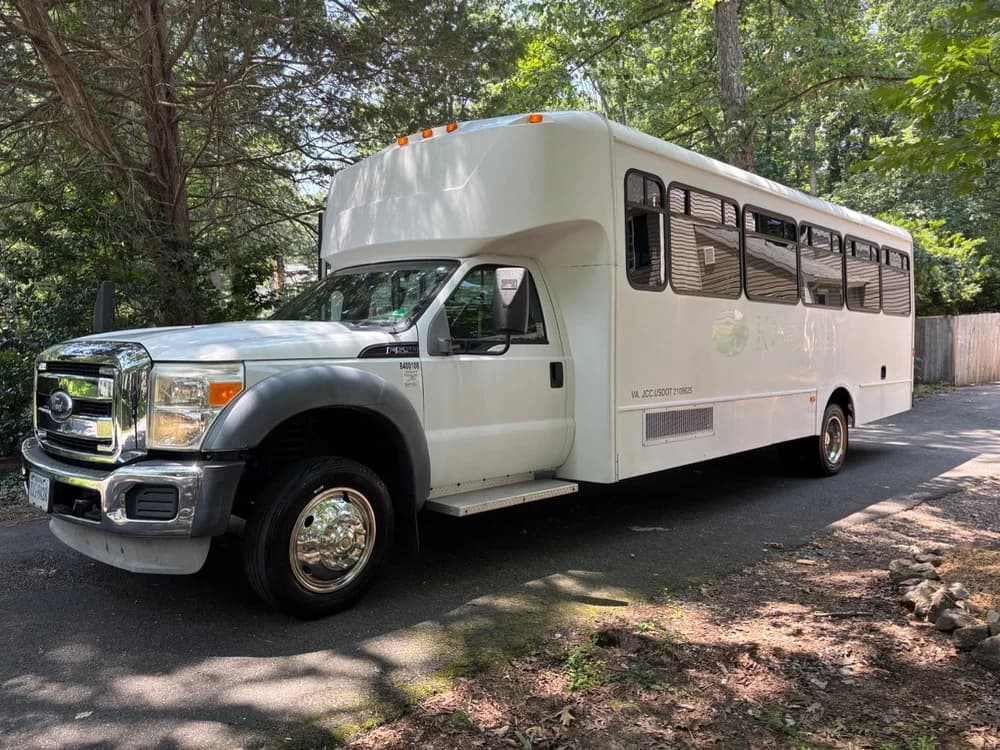 2 AVAILABLE 2011 Ford F-550 32 PASS - Image 1