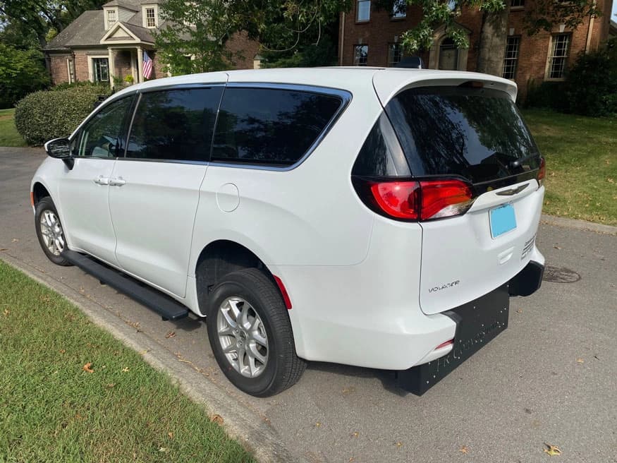 2025 Chrysler Voyager/FR Van - Image 2