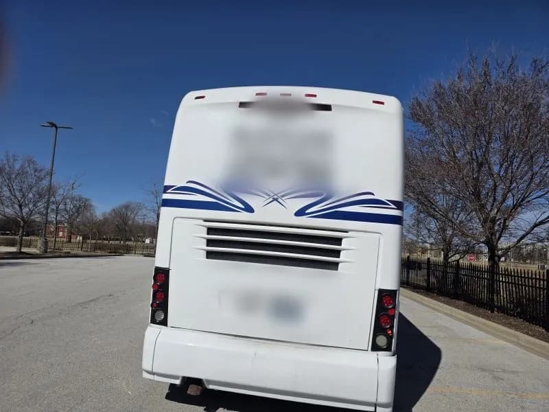 2006 MCI J4500 Coach Bus - Image 4