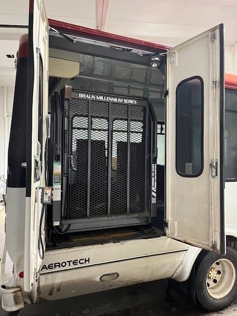 2004 Ford Eldorado Aerotech bus