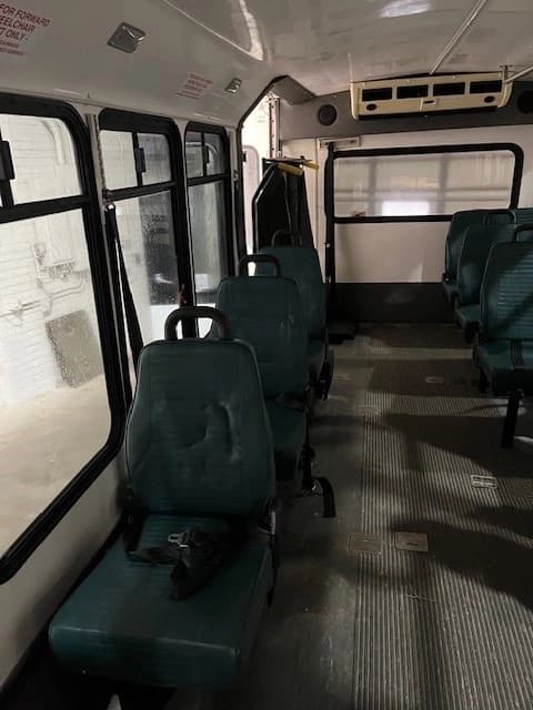 2004 Ford Eldorado Aerotech Van - Image 3