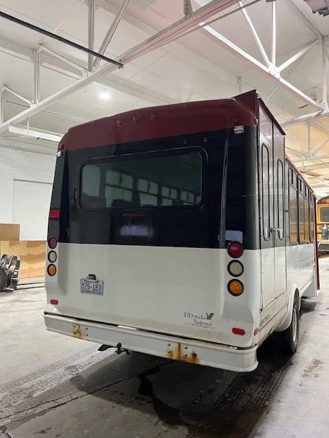 2004 Ford Eldorado Aerotech Van - Image 4