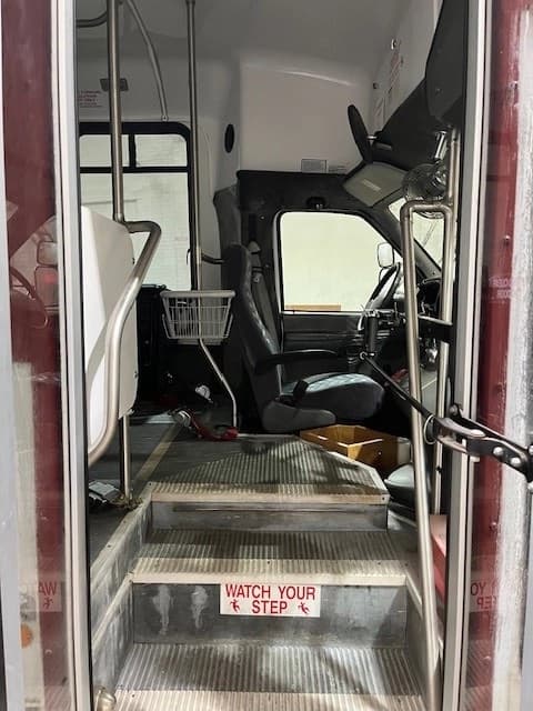 2004 Ford Eldorado Aerotech Van - Image 6