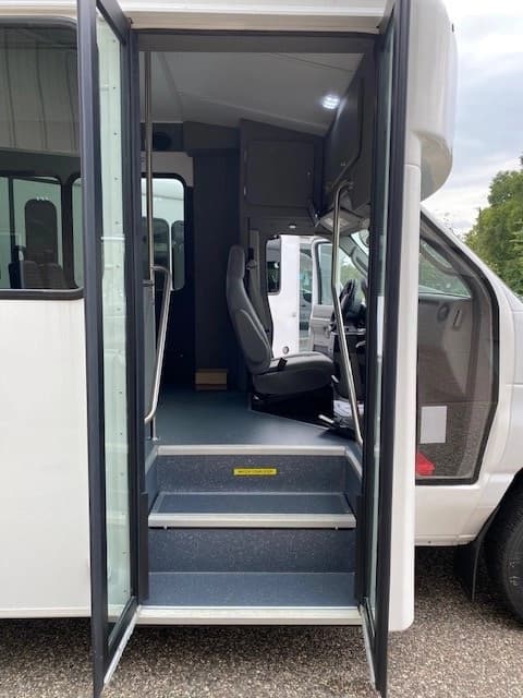 2025 Ford E350 Super Duty ADA Endera Shuttle Bus - Image 4