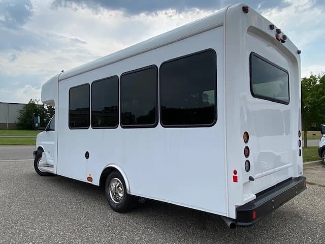 2024 Chevrolet 4500 HLE Shuttle Bus - Image 2