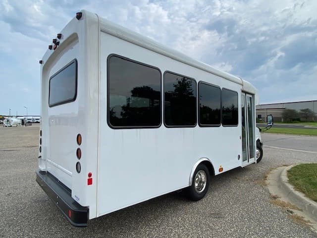 2024 Chevrolet 4500 HLE Shuttle Bus - Image 3