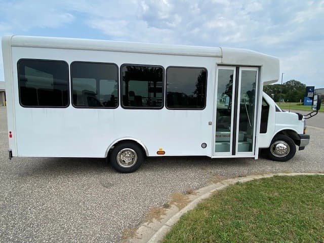 2024 Chevrolet 4500 HLE Shuttle Bus - Image 1