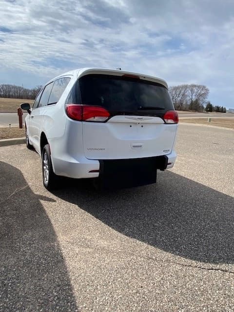 2022 Chrysler Voyager w/Lift - MPV bus