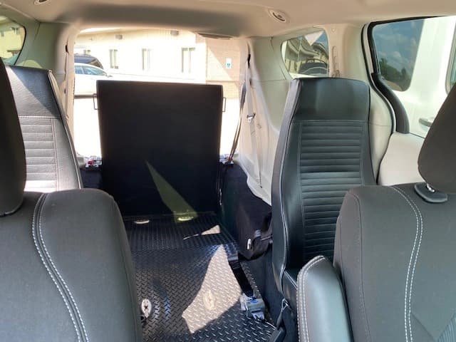 2022 Chrysler Voyager w/Lift - MPV Van - Image 2