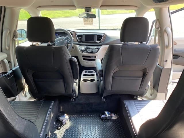 2022 Chrysler Voyager w/Lift - MPV Van - Image 3