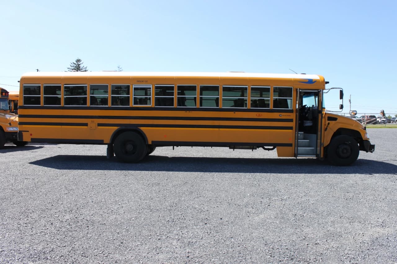2023 Blue Bird Vision - Gas School Bus - Image 2