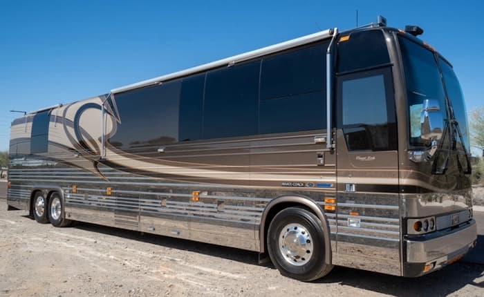 2005 Prevost Liberty Elegant Lady XLII Motorcoach - Image 1