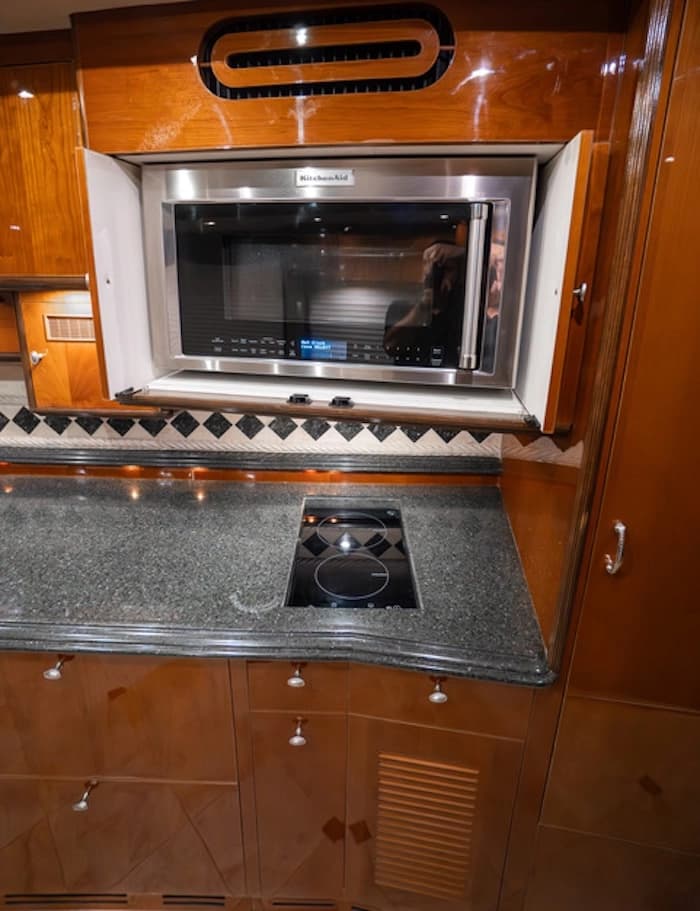 2005 Prevost Liberty Elegant Lady XLII Motorcoach - Image 15