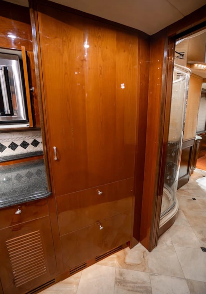 2005 Prevost Liberty Elegant Lady XLII Motorcoach - Image 17
