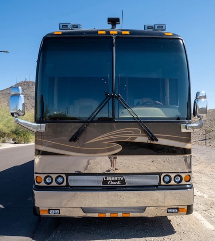 2005 Prevost Liberty Elegant Lady XLII Motorcoach - Image 4
