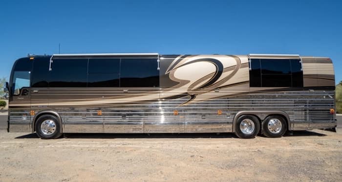 2005 Prevost Liberty Elegant Lady XLII Motorcoach - Image 6