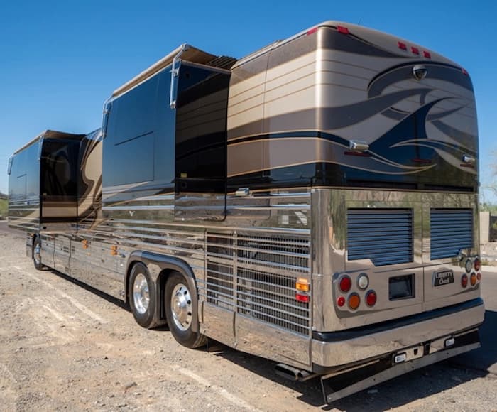 2005 Prevost Liberty Elegant Lady XLII Motorcoach - Image 8