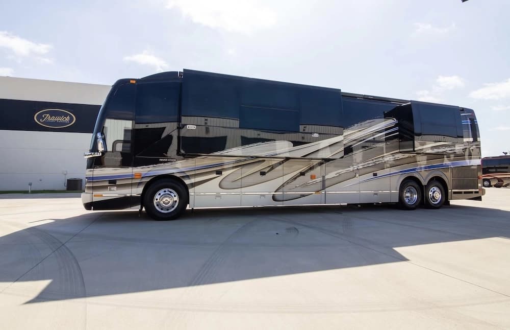 2016 Prevost Liberty Elegant Lady H3-45 Motorcoach - Image 11