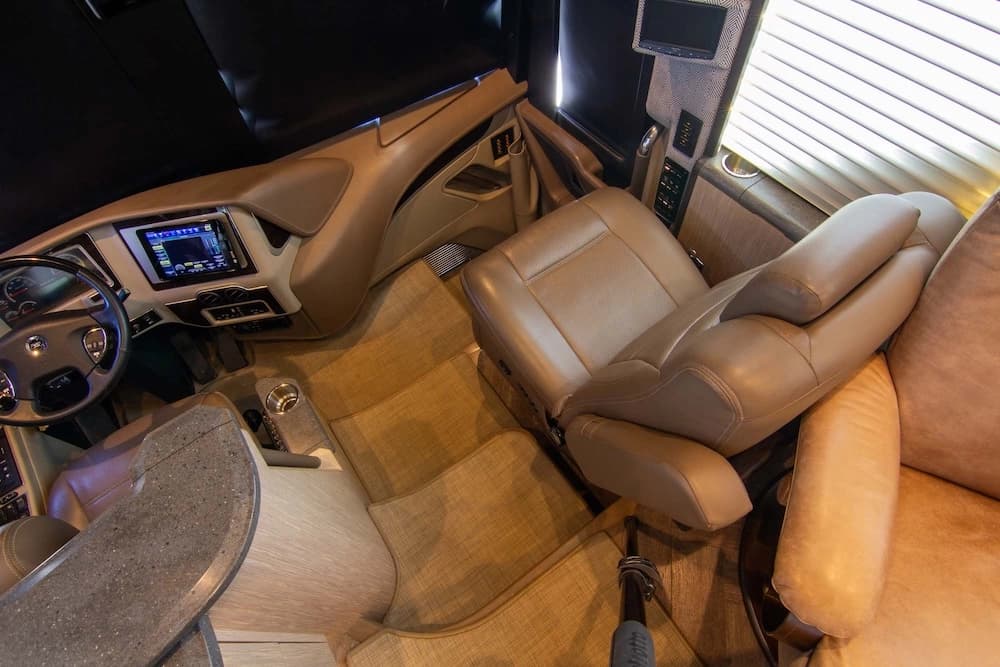 2016 Prevost Liberty Elegant Lady H3-45 Motorcoach - Image 29