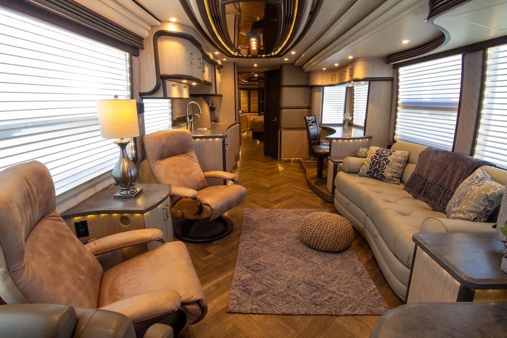 2016 Prevost Liberty Elegant Lady H3-45 Motorcoach - Image 34