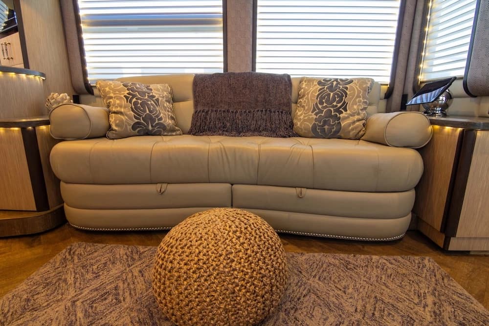 2016 Prevost Liberty Elegant Lady H3-45 Motorcoach - Image 38