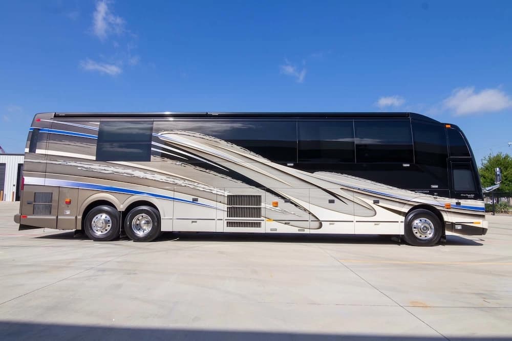 2016 Prevost Liberty Elegant Lady H3-45 Motorcoach - Image 5