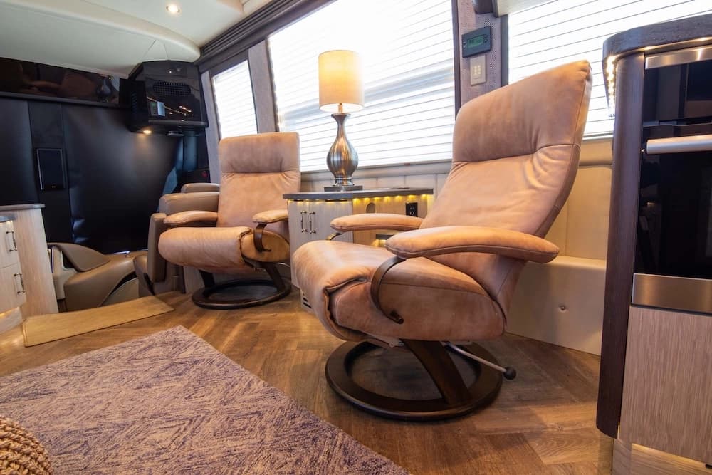 2016 Prevost Liberty Elegant Lady H3-45 Motorcoach - Image 42
