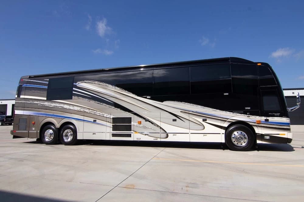 2016 Prevost Liberty Elegant Lady H3-45 Motorcoach - Image 6
