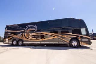 2010 Prevost Millennium H3-45 bus