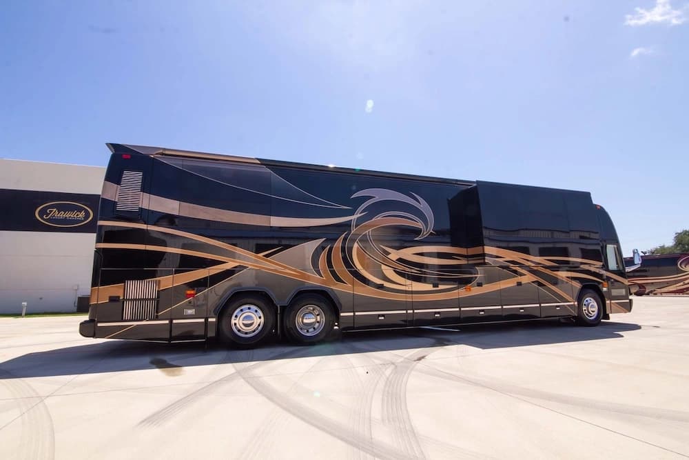2010 Prevost Millennium H3-45 Motorcoach - Image 11