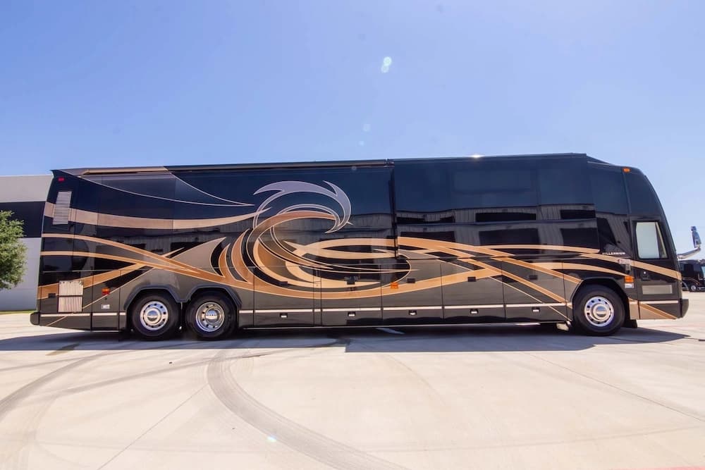 2010 Prevost Millennium H3-45 Motorcoach - Image 12