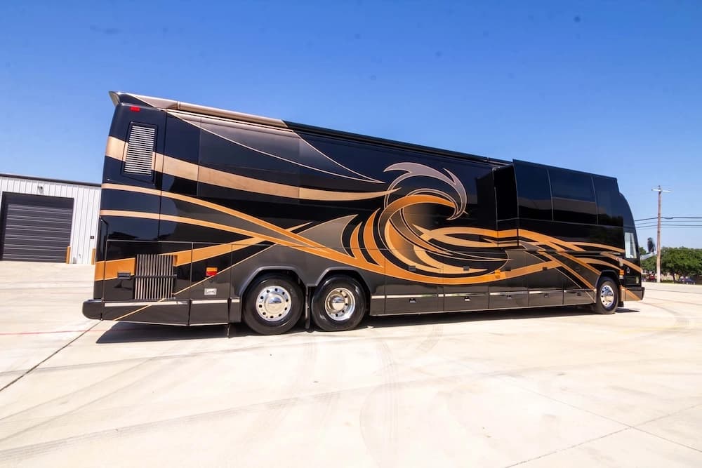 2010 Prevost Millennium H3-45 Motorcoach - Image 18