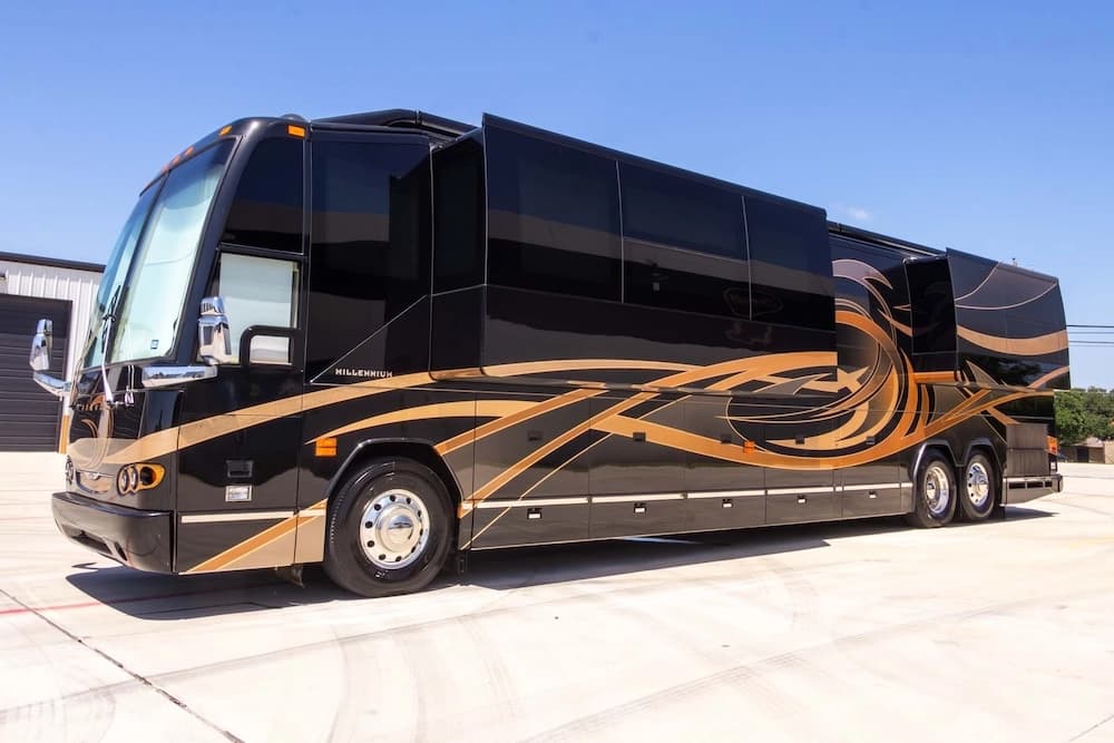 2010 Prevost Millennium H3-45 Motorcoach - Image 3