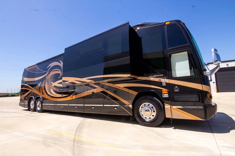 2010 Prevost Millennium H3-45 Motorcoach - Image 21