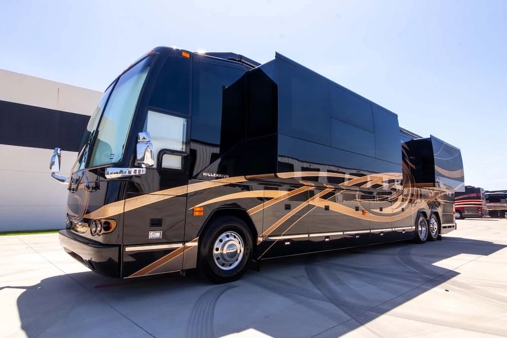 2010 Prevost Millennium H3-45 Motorcoach - Image 25