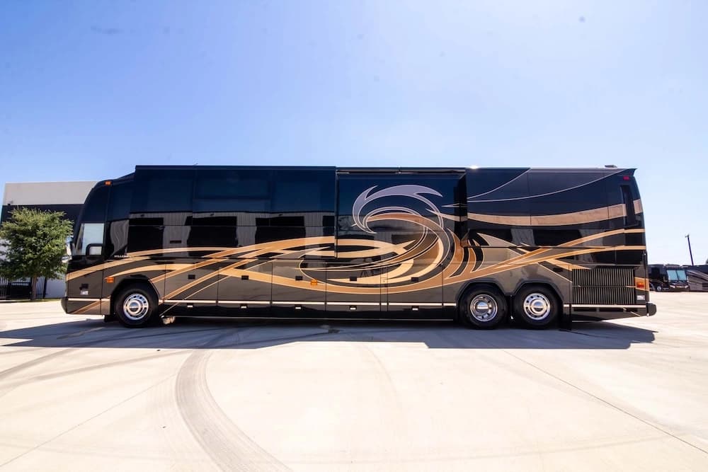 2010 Prevost Millennium H3-45 Motorcoach - Image 27