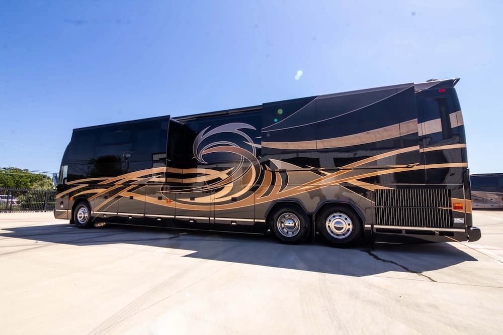 2010 Prevost Millennium H3-45 Motorcoach - Image 28