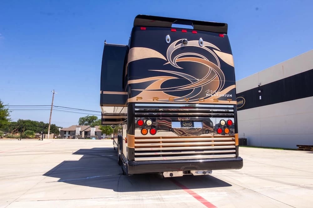 2010 Prevost Millennium H3-45 Motorcoach - Image 30