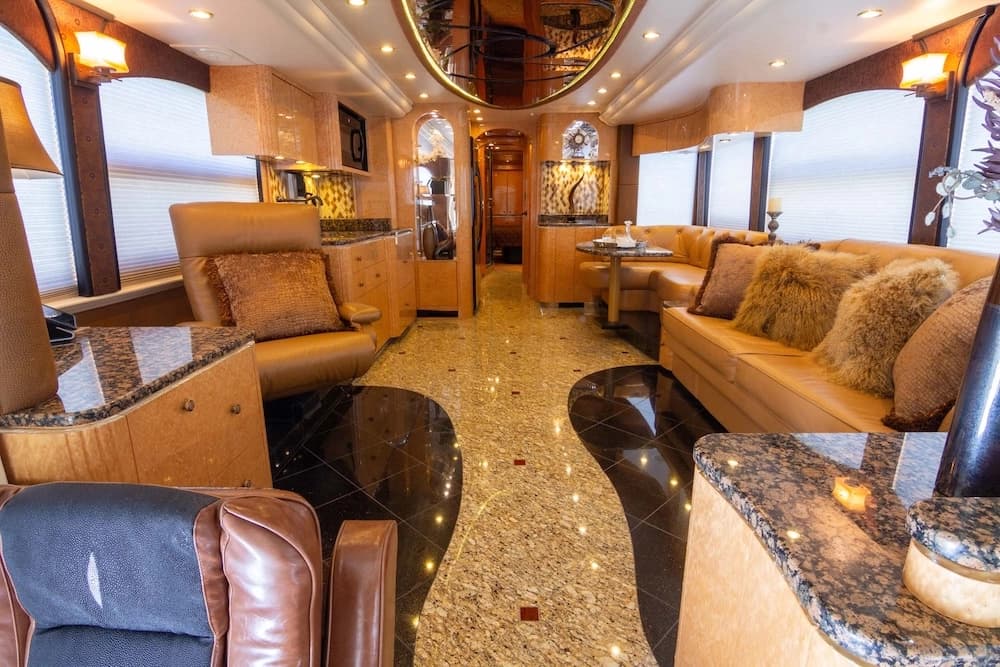 2010 Prevost Millennium H3-45 Motorcoach - Image 32
