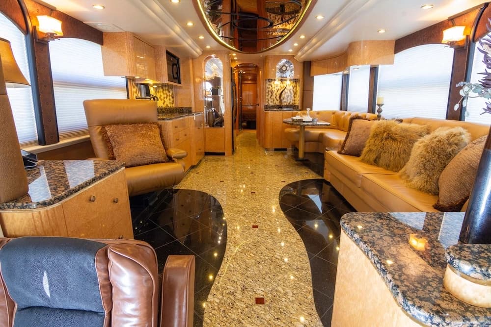 2010 Prevost Millennium H3-45 Motorcoach - Image 33