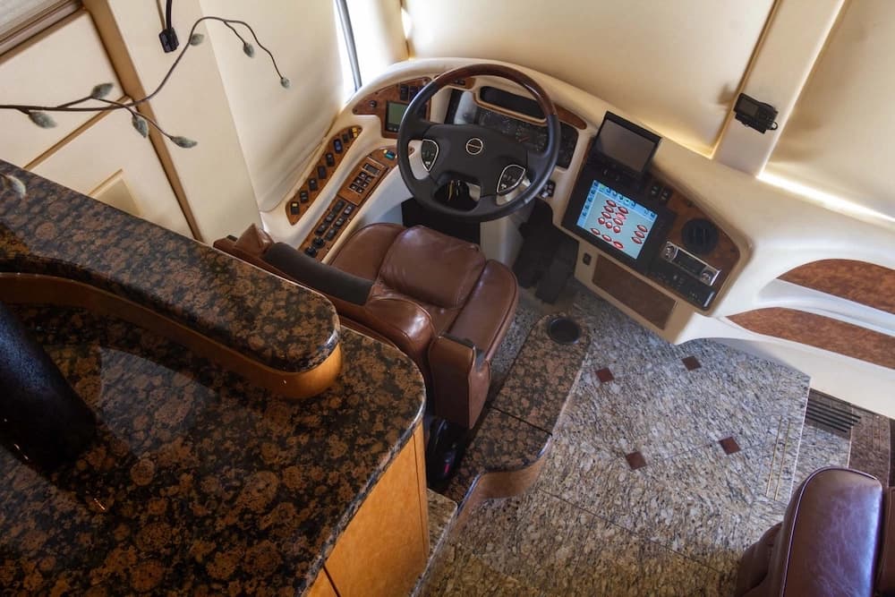 2010 Prevost Millennium H3-45 Motorcoach - Image 35