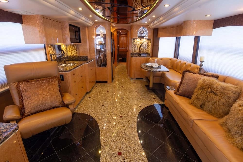 2010 Prevost Millennium H3-45 Motorcoach - Image 39