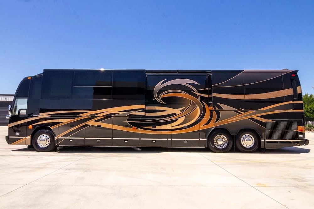 2010 Prevost Millennium H3-45 Motorcoach - Image 5