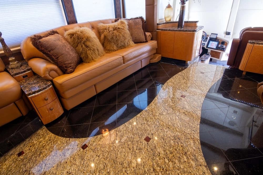 2010 Prevost Millennium H3-45 Motorcoach - Image 42