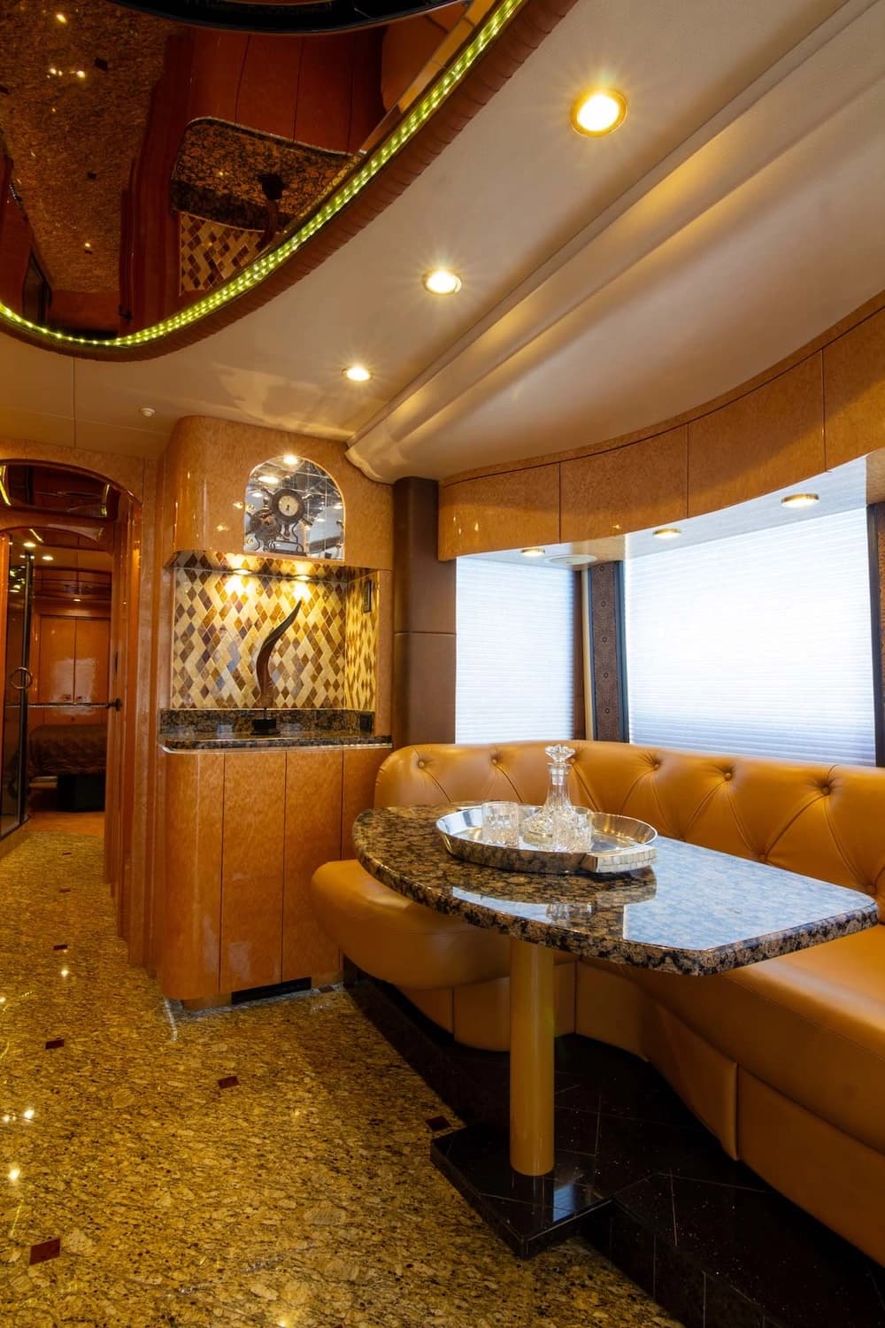 2010 Prevost Millennium H3-45 Motorcoach - Image 45