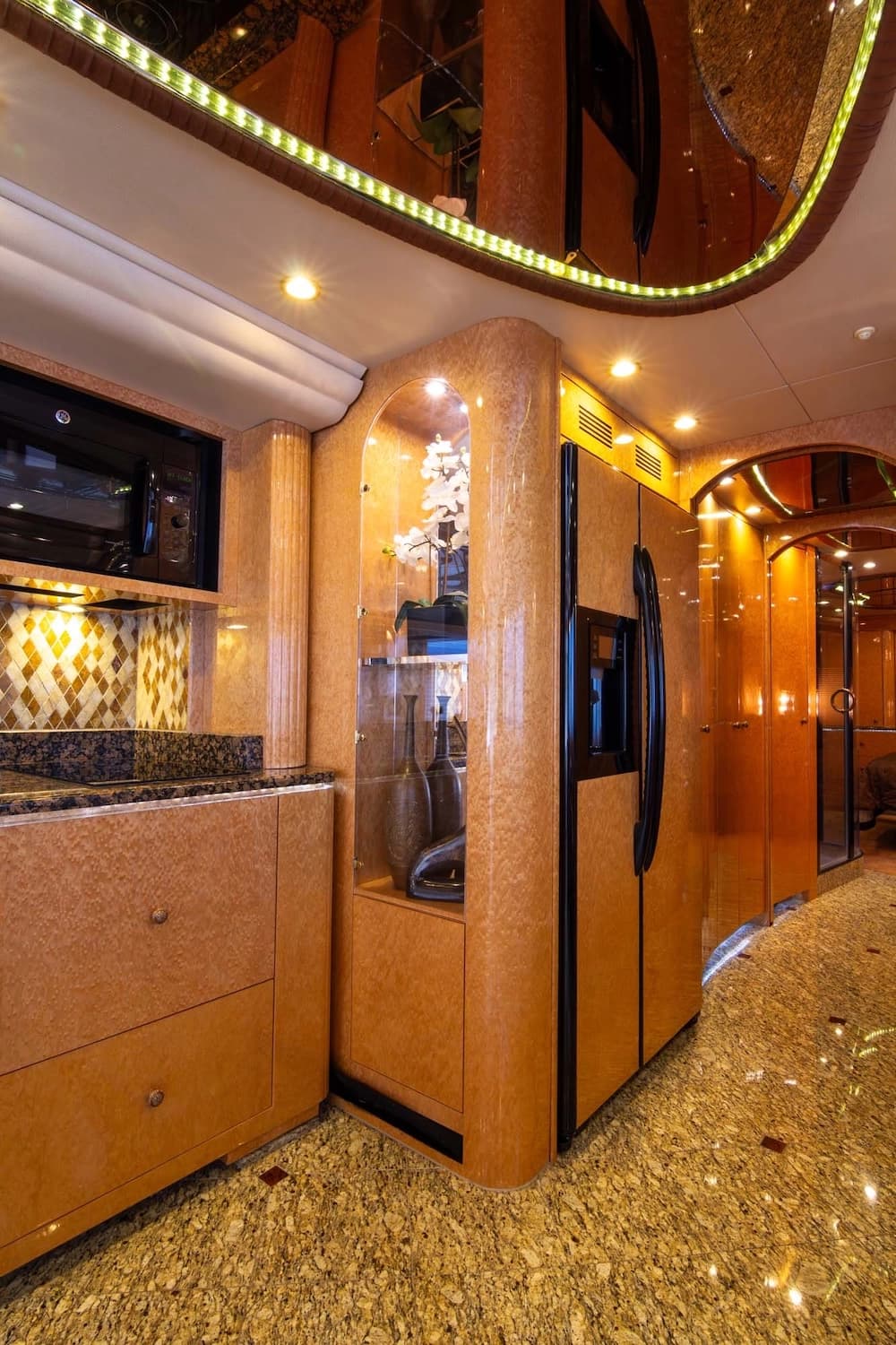 2010 Prevost Millennium H3-45 Motorcoach - Image 46