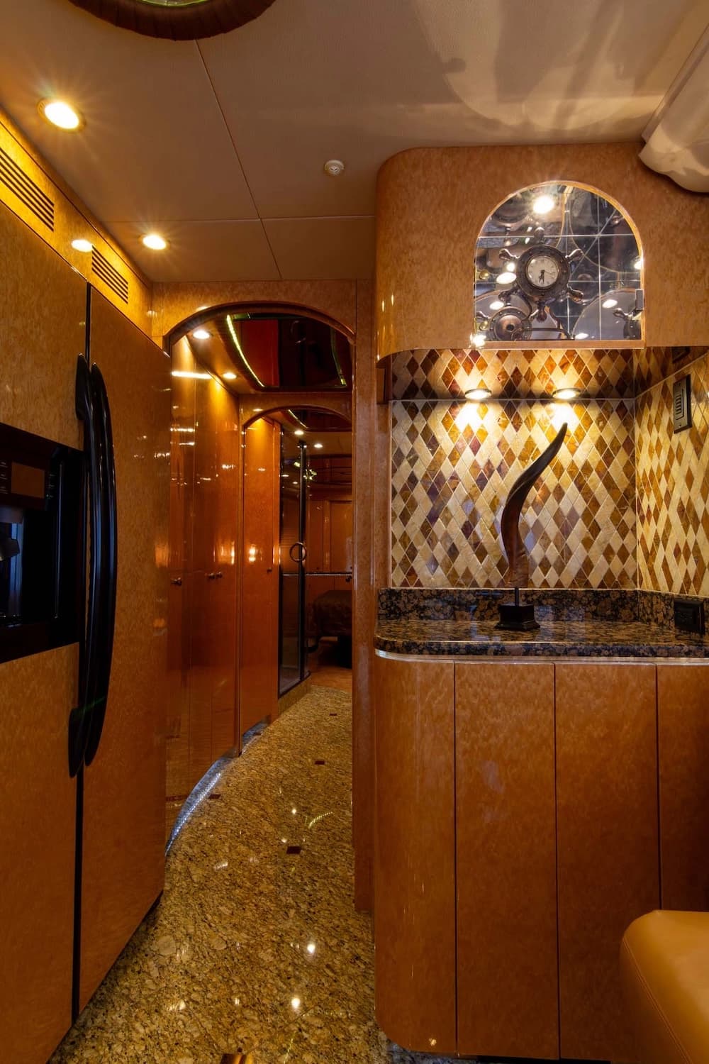 2010 Prevost Millennium H3-45 Motorcoach - Image 47